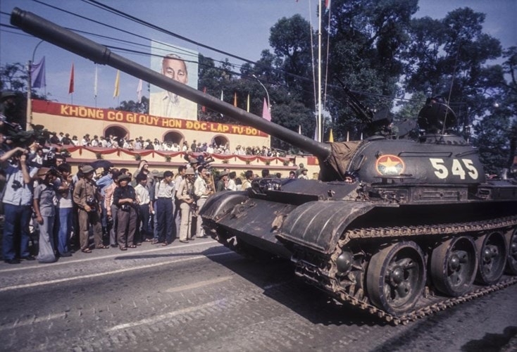 Lễ diễu binh hoành tráng với xe tăng, tên lửa ở Sài Gòn ngày 15/5/1975